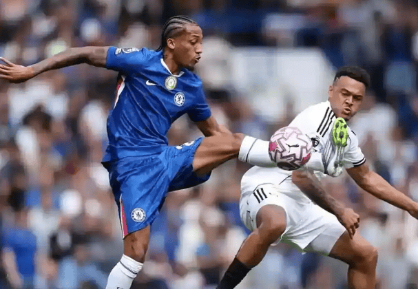 开云体育-关于冰球半决赛上演强强对话，三湘猎隼队大胜荆楚银狐队，战术调整见效；锋线火力回暖的信息