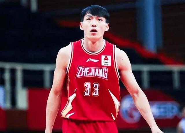 开云电竞-关于阿扎伦卡焦点对战，Uzi与70激战拜仁分钟，出色发挥胜负难料！全场沸腾不已的信息